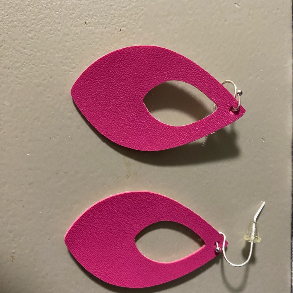 Cisco's faux leather earrings, lighteright